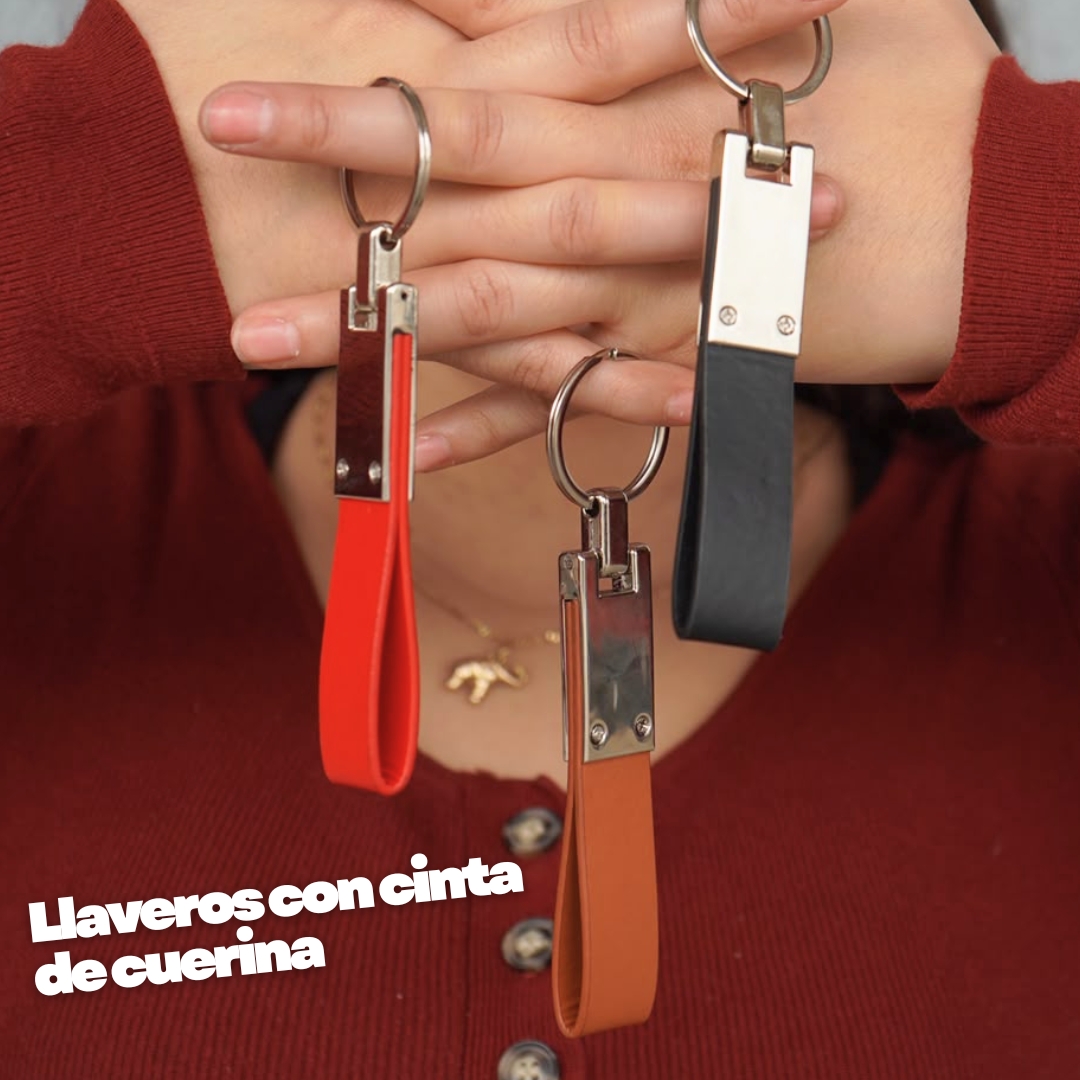 Llaveros con cinta de cuerina en rojo, café y negro