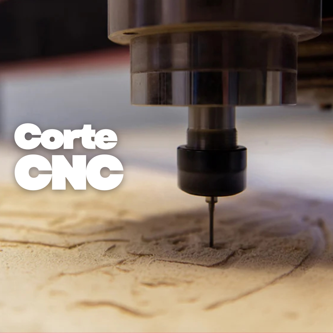 Máquina CNC cortando una pieza de madera